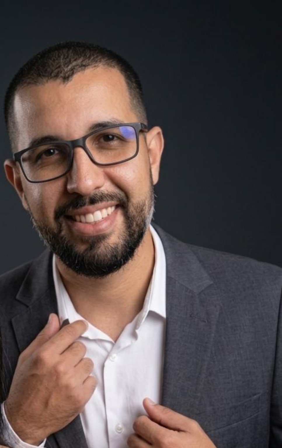Tiago A. Alvim, autor de Terra-Abraço